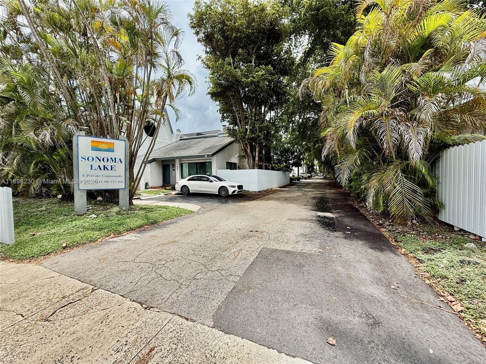 Под контрактом: $1,900 (1 спален, 1 ванн, 860 Квадратных фут)