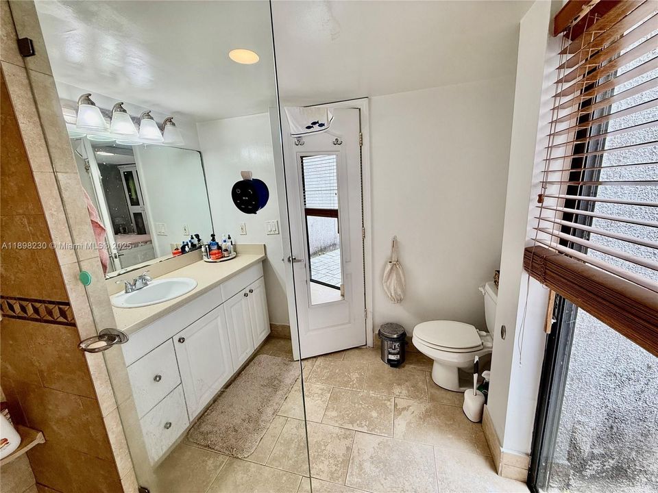 Под контрактом: $1,900 (1 спален, 1 ванн, 860 Квадратных фут)