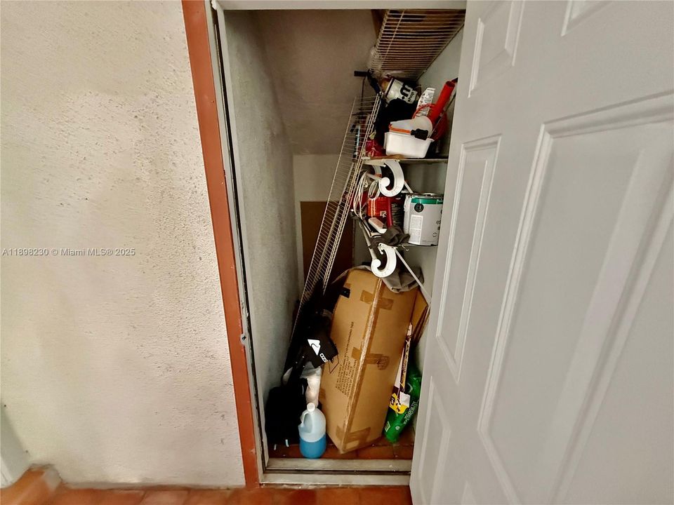 Под контрактом: $1,900 (1 спален, 1 ванн, 860 Квадратных фут)