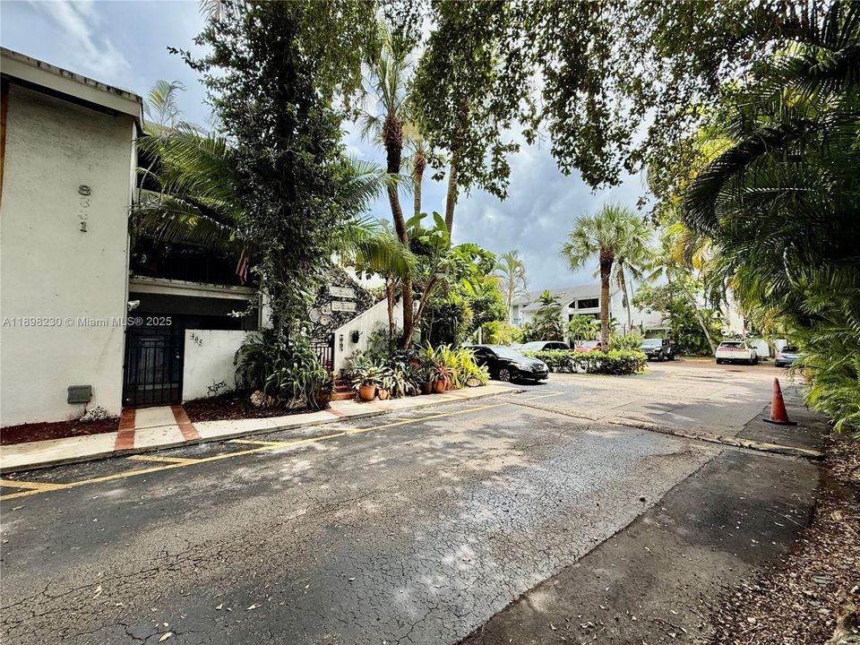 Под контрактом: $1,900 (1 спален, 1 ванн, 860 Квадратных фут)