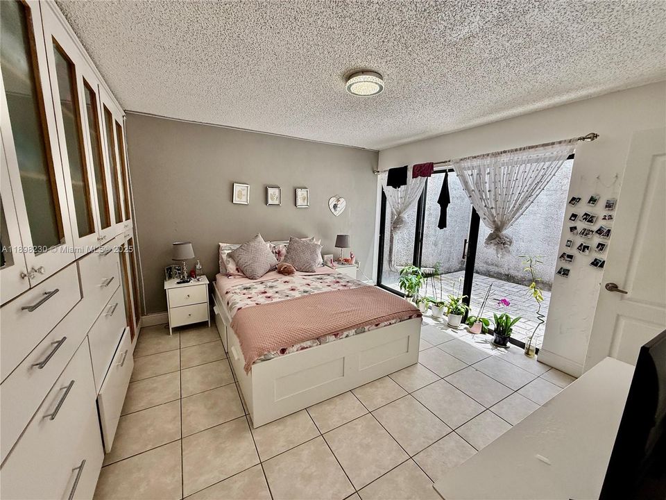 Под контрактом: $1,900 (1 спален, 1 ванн, 860 Квадратных фут)