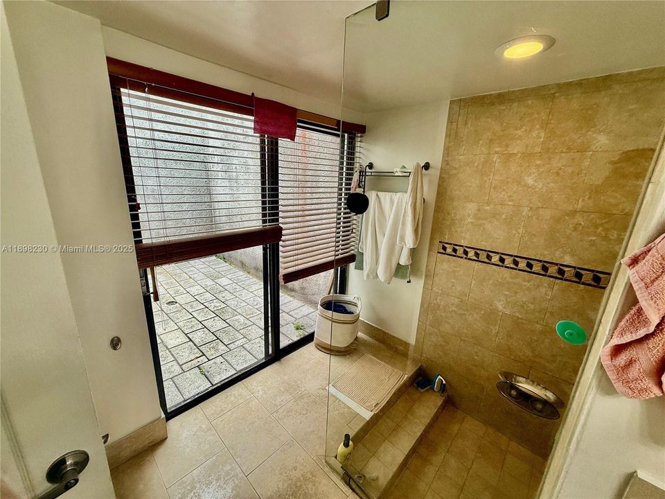 Под контрактом: $1,900 (1 спален, 1 ванн, 860 Квадратных фут)