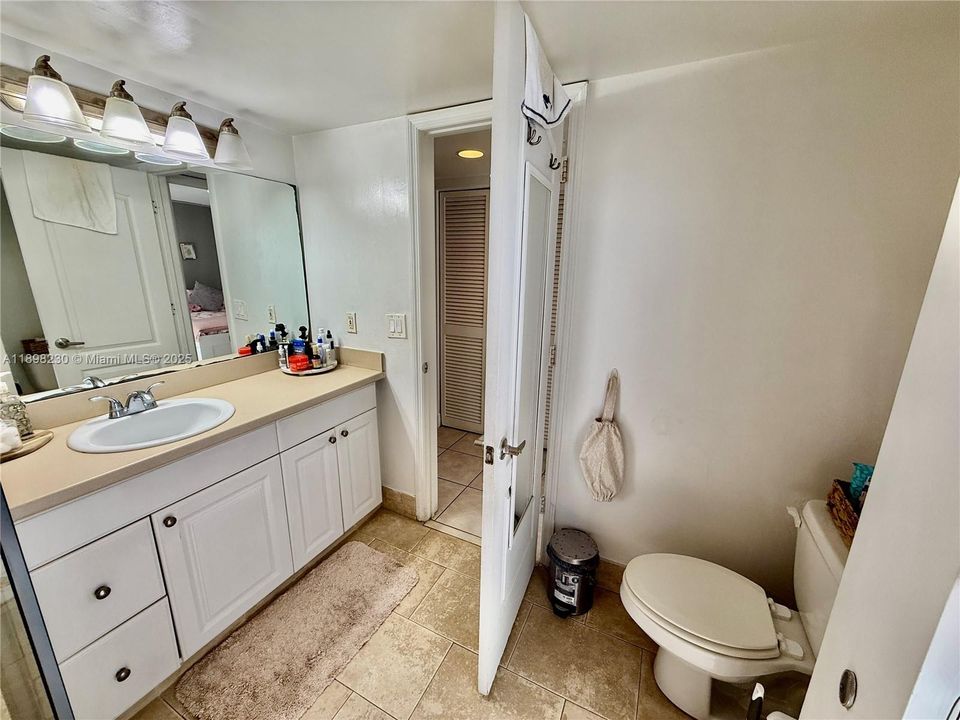 Под контрактом: $1,900 (1 спален, 1 ванн, 860 Квадратных фут)