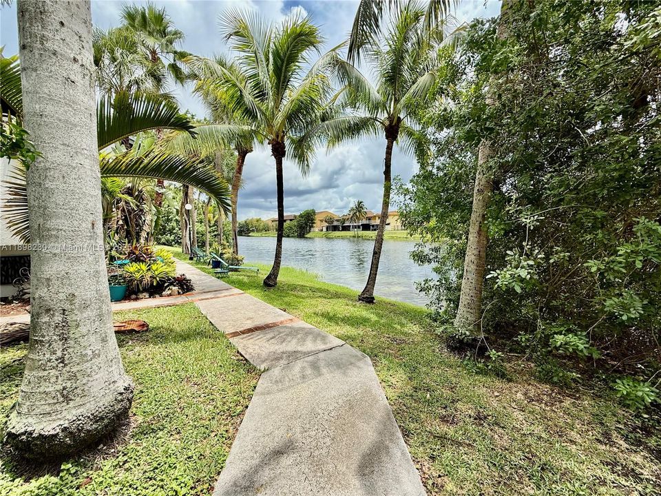 Под контрактом: $1,900 (1 спален, 1 ванн, 860 Квадратных фут)