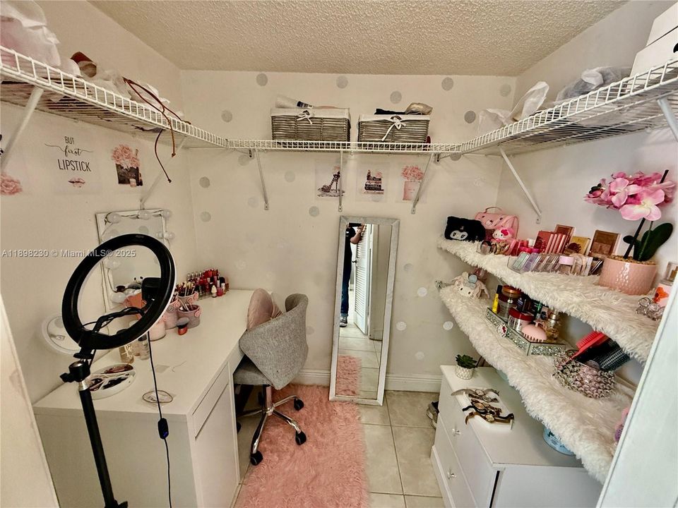 Под контрактом: $1,900 (1 спален, 1 ванн, 860 Квадратных фут)