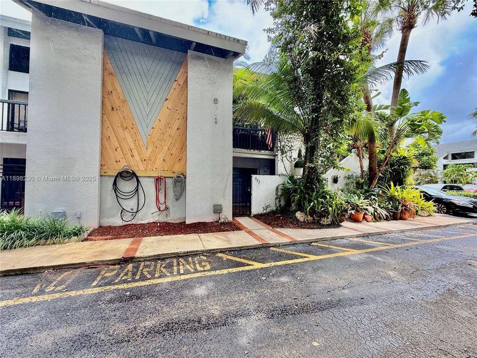 Под контрактом: $1,900 (1 спален, 1 ванн, 860 Квадратных фут)