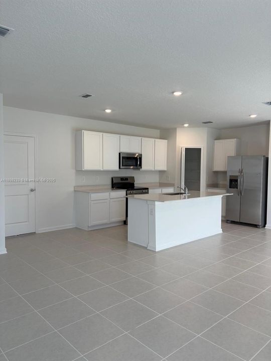 Recently Rented: $2,100 (4 beds, 2 baths, 0 Square Feet)