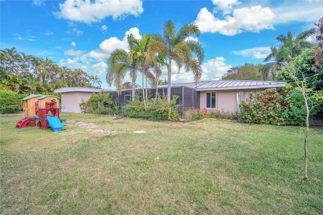 En Renta: $4,700 (3 camas, 2 baños, 1616 Pies cuadrados)