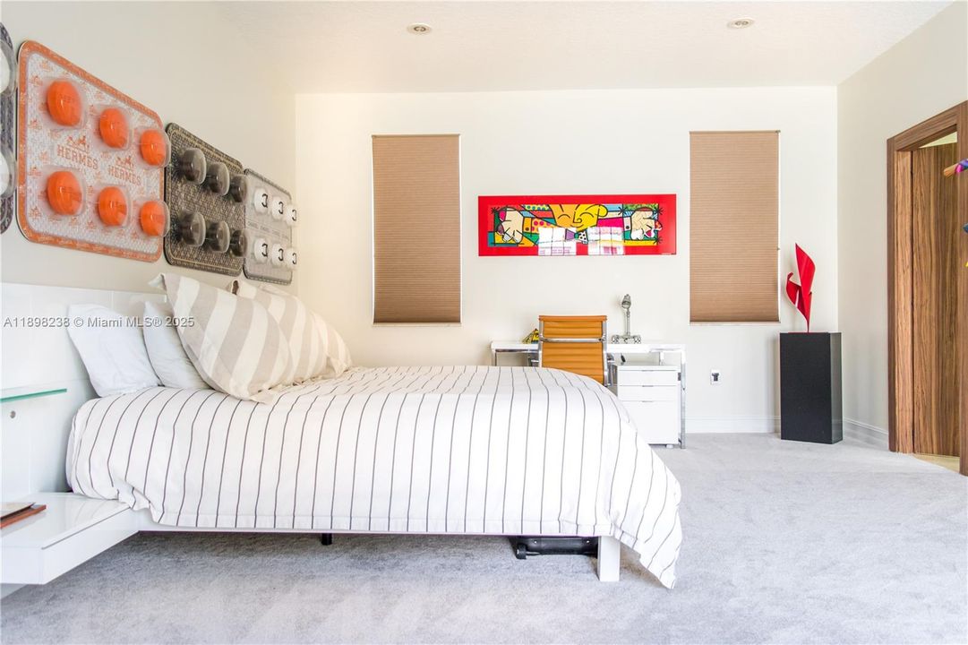 For Sale: $2,800,000 (4 beds, 4 baths, 3200 Square Feet)