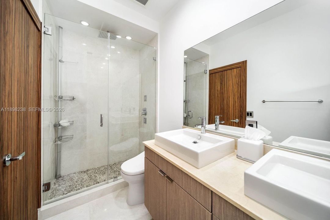 En Venta: $2,695,000 (4 camas, 4 baños, 3200 Pies cuadrados)