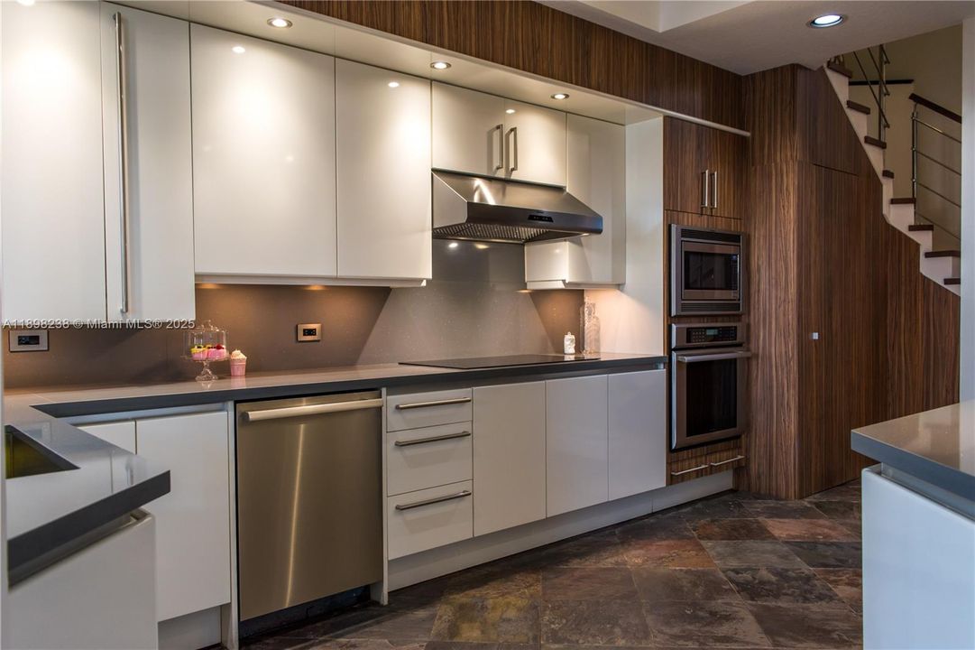 For Sale: $2,800,000 (4 beds, 4 baths, 3200 Square Feet)