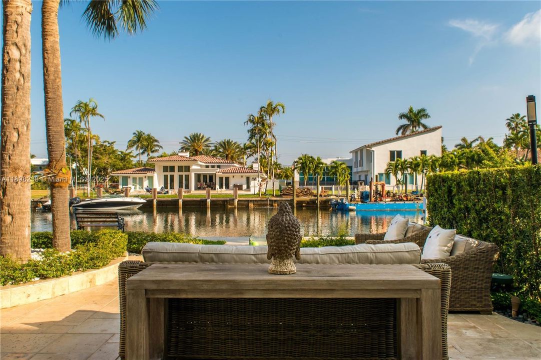 For Sale: $2,800,000 (4 beds, 4 baths, 3200 Square Feet)