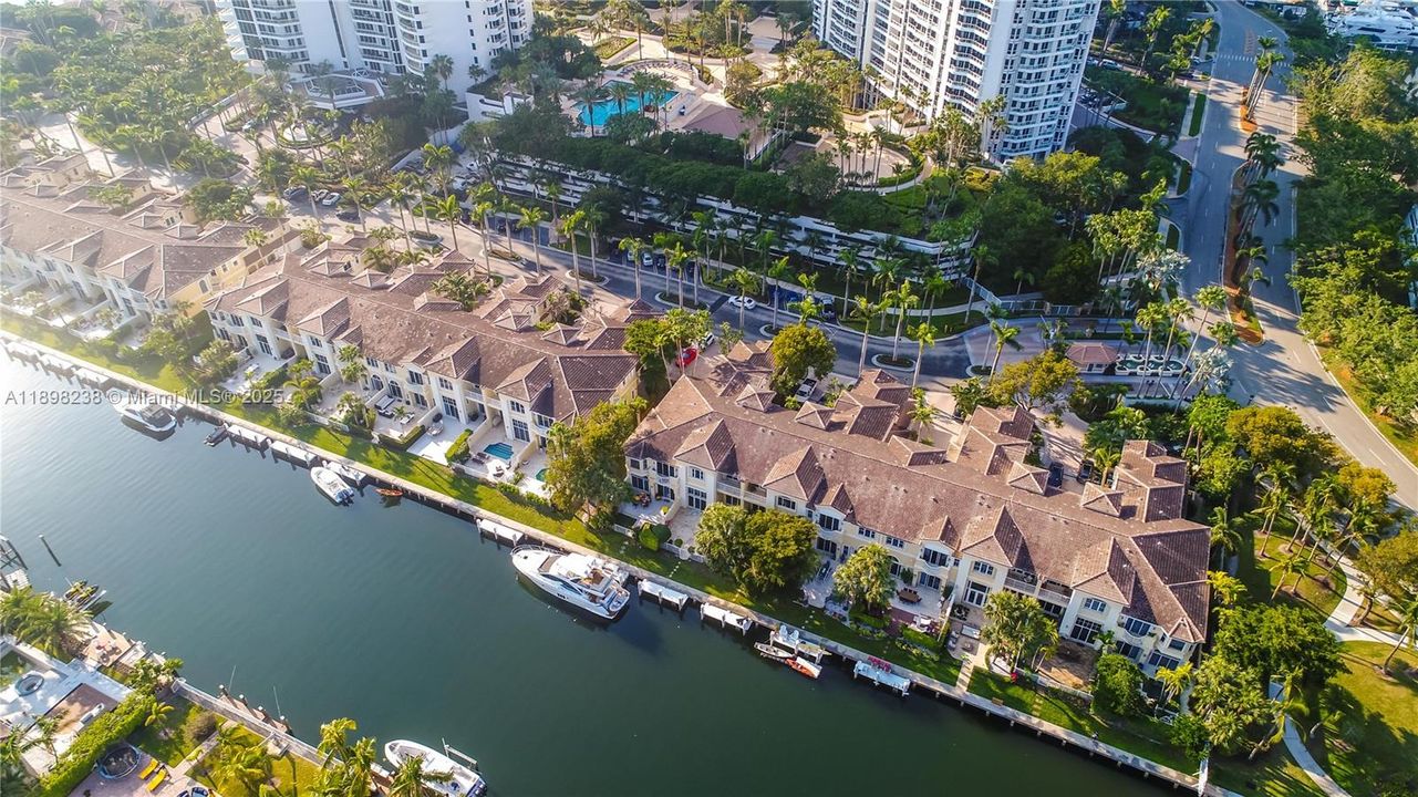 For Sale: $2,800,000 (4 beds, 4 baths, 3200 Square Feet)