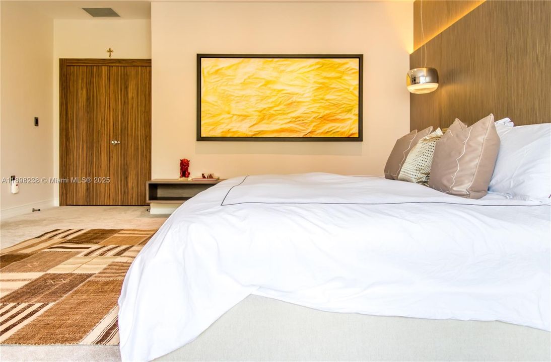 For Sale: $2,800,000 (4 beds, 4 baths, 3200 Square Feet)