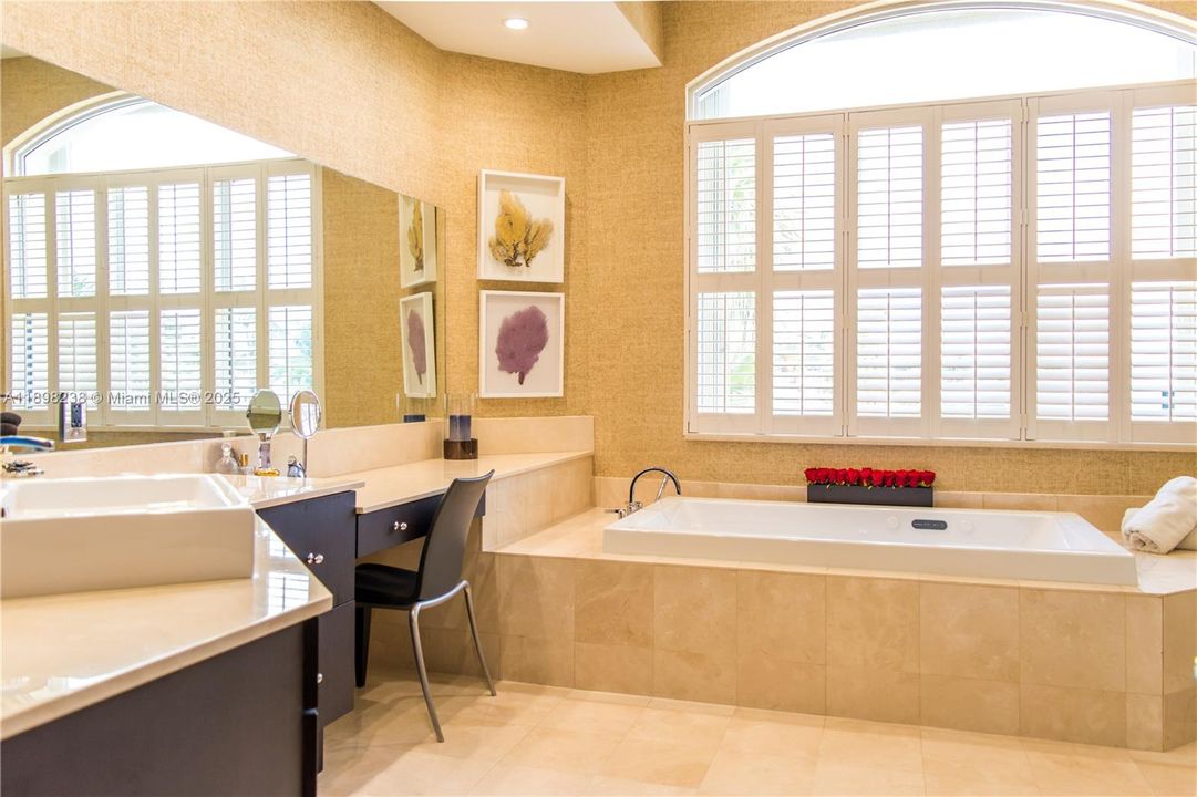 For Sale: $2,800,000 (4 beds, 4 baths, 3200 Square Feet)