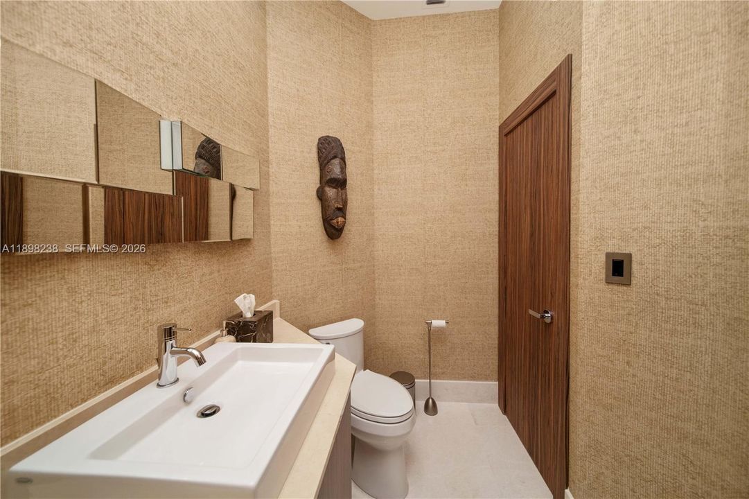 En Venta: $2,695,000 (4 camas, 4 baños, 3200 Pies cuadrados)