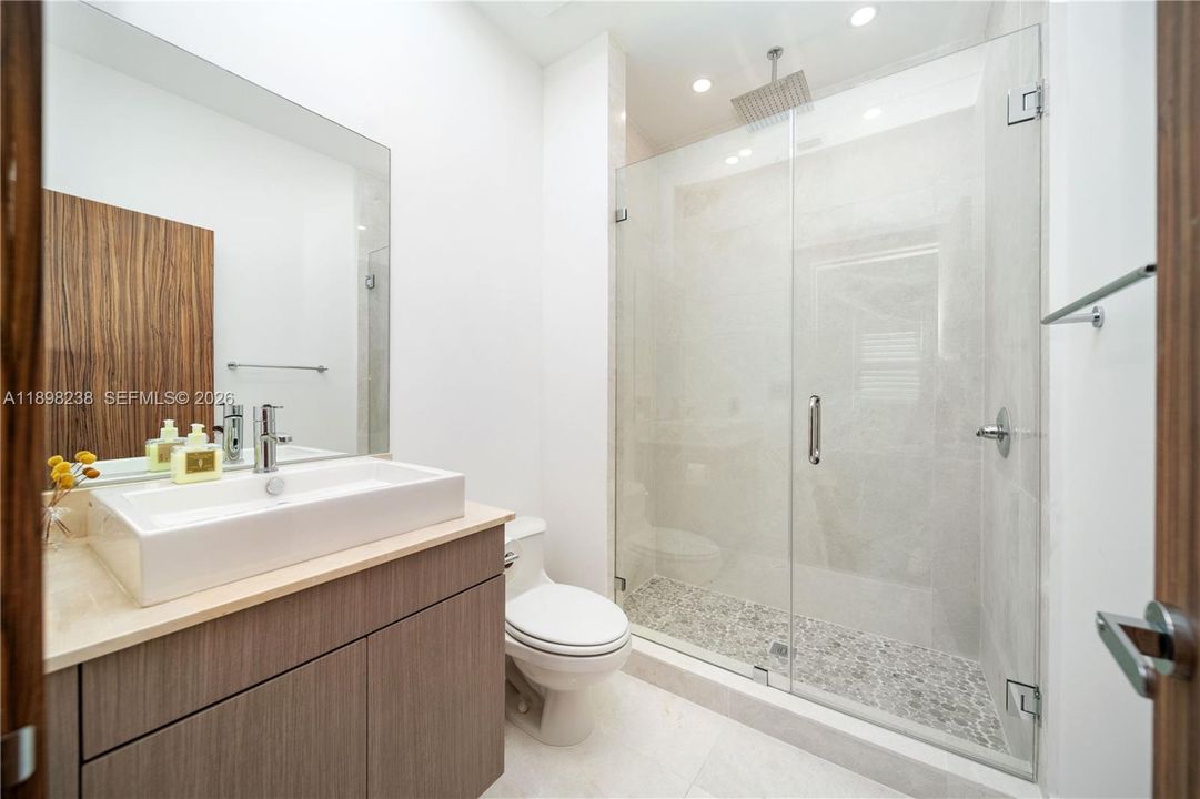 En Venta: $2,695,000 (4 camas, 4 baños, 3200 Pies cuadrados)