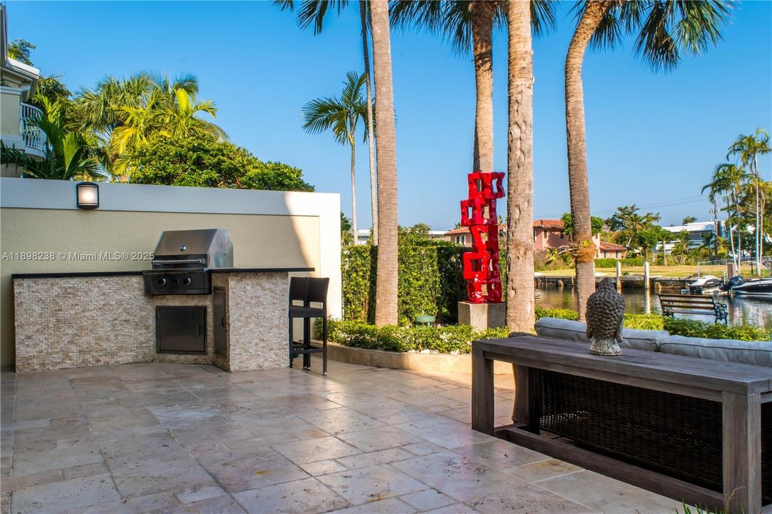 For Sale: $2,800,000 (4 beds, 4 baths, 3200 Square Feet)