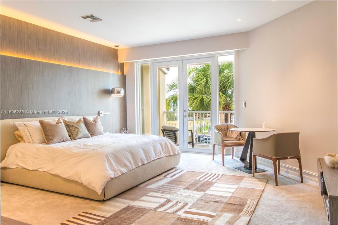 For Sale: $2,800,000 (4 beds, 4 baths, 3200 Square Feet)