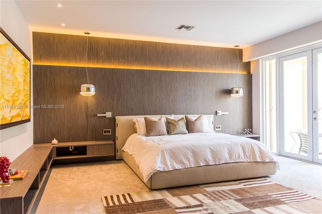 For Sale: $2,800,000 (4 beds, 4 baths, 3200 Square Feet)