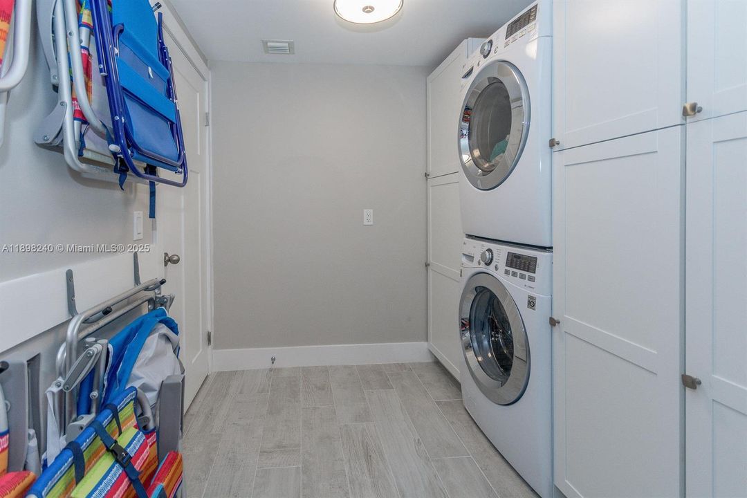 Recently Rented: $8,200 (2 beds, 2 baths, 1332 Square Feet)