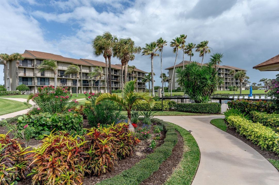 Recently Rented: $8,200 (2 beds, 2 baths, 1332 Square Feet)