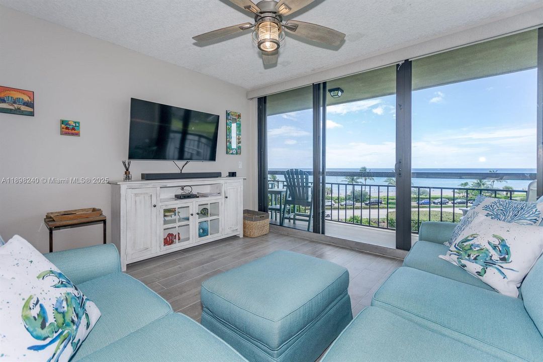 Recently Rented: $8,200 (2 beds, 2 baths, 1332 Square Feet)