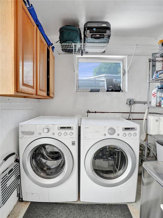 Active With Contract: $614,900 (3 beds, 2 baths, 1176 Square Feet)