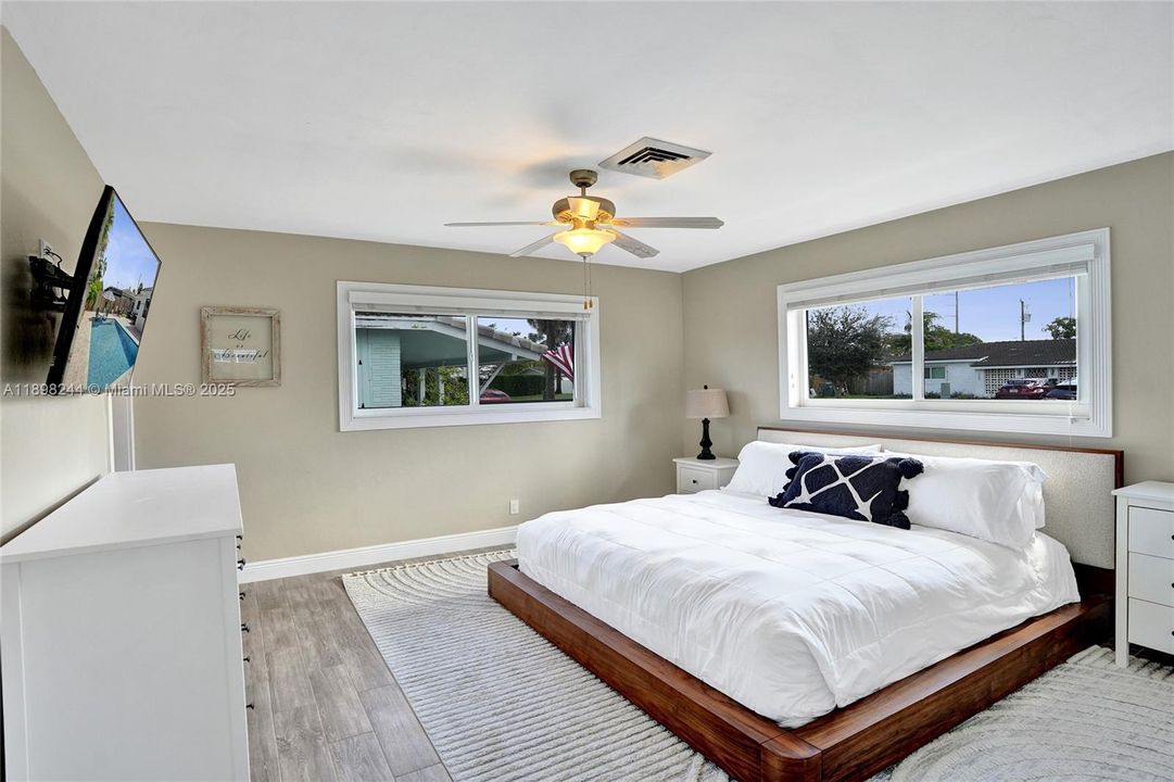 Active With Contract: $614,900 (3 beds, 2 baths, 1176 Square Feet)