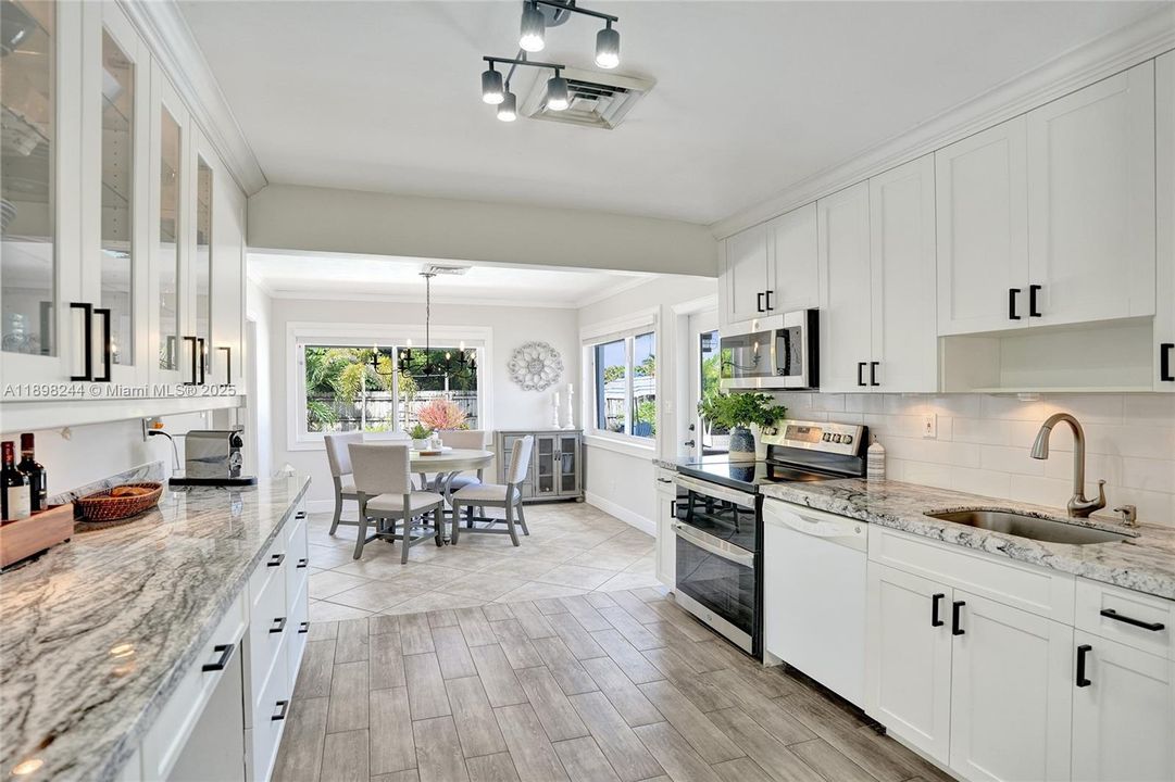 Active With Contract: $614,900 (3 beds, 2 baths, 1176 Square Feet)