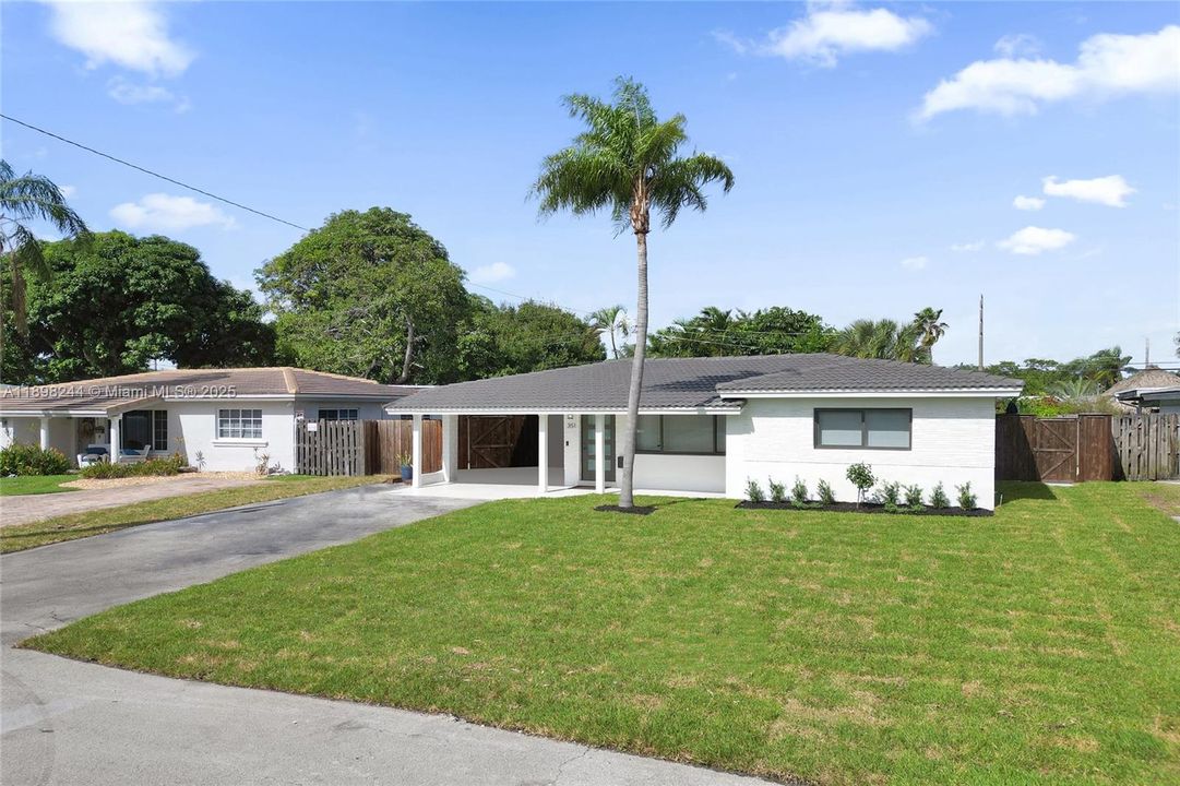 Active With Contract: $614,900 (3 beds, 2 baths, 1176 Square Feet)