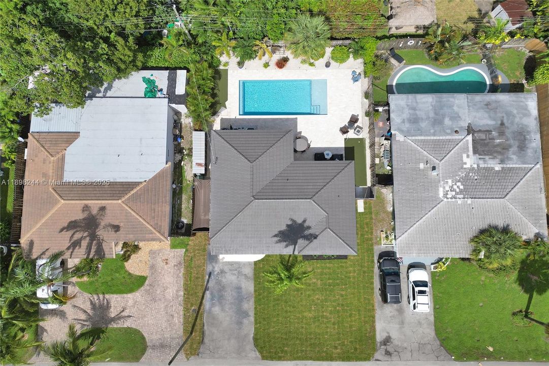 Active With Contract: $614,900 (3 beds, 2 baths, 1176 Square Feet)