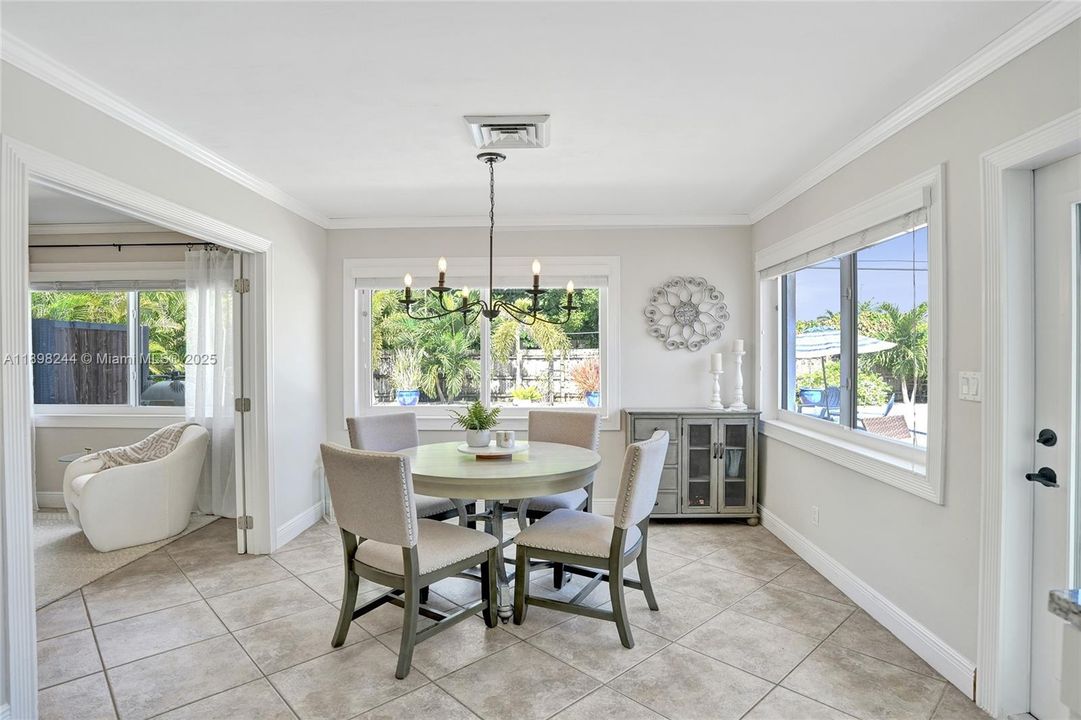 Active With Contract: $614,900 (3 beds, 2 baths, 1176 Square Feet)