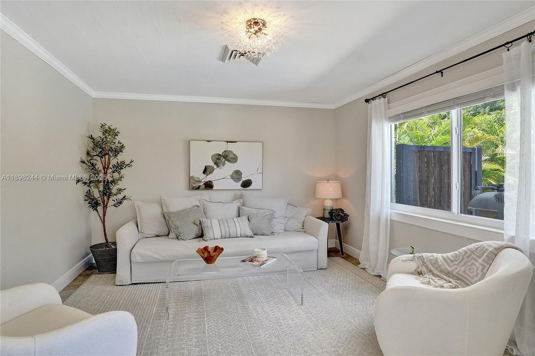 Active With Contract: $614,900 (3 beds, 2 baths, 1176 Square Feet)