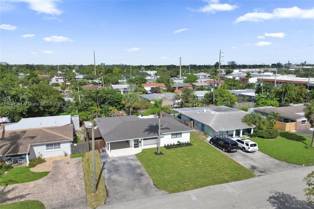 Active With Contract: $614,900 (3 beds, 2 baths, 1176 Square Feet)