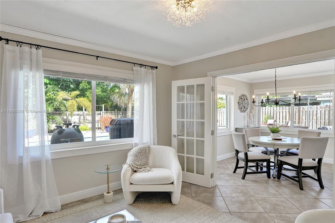 Active With Contract: $614,900 (3 beds, 2 baths, 1176 Square Feet)