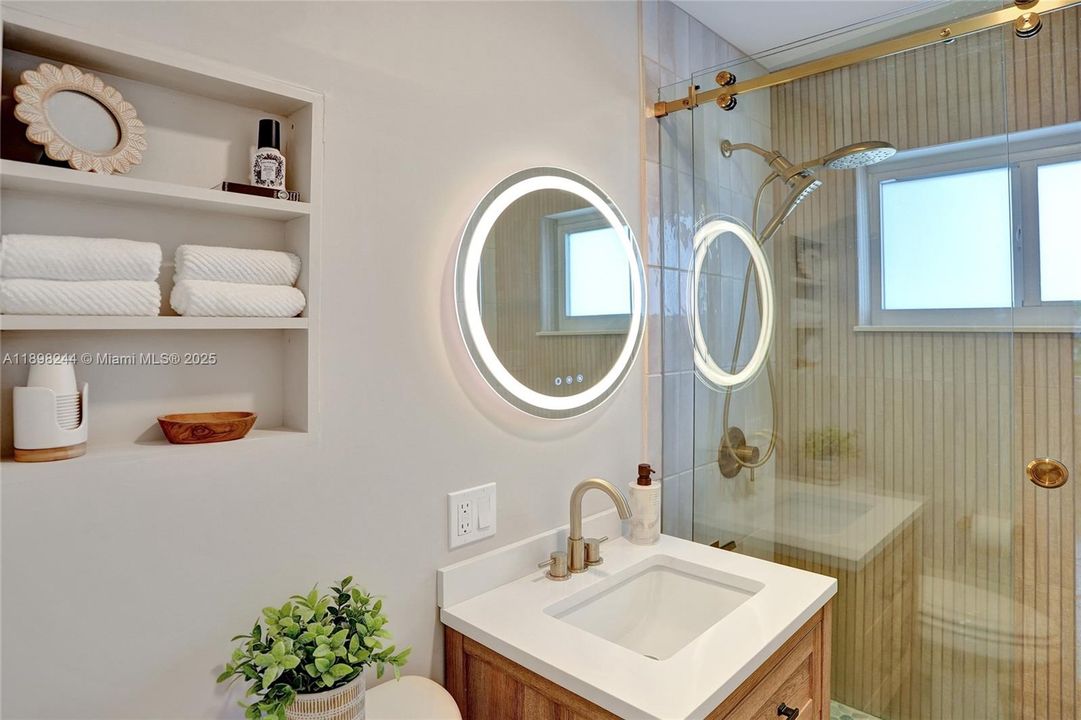 Active With Contract: $614,900 (3 beds, 2 baths, 1176 Square Feet)