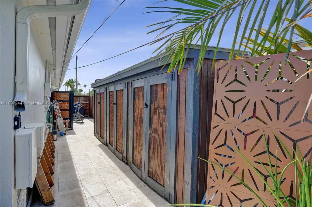 Active With Contract: $614,900 (3 beds, 2 baths, 1176 Square Feet)