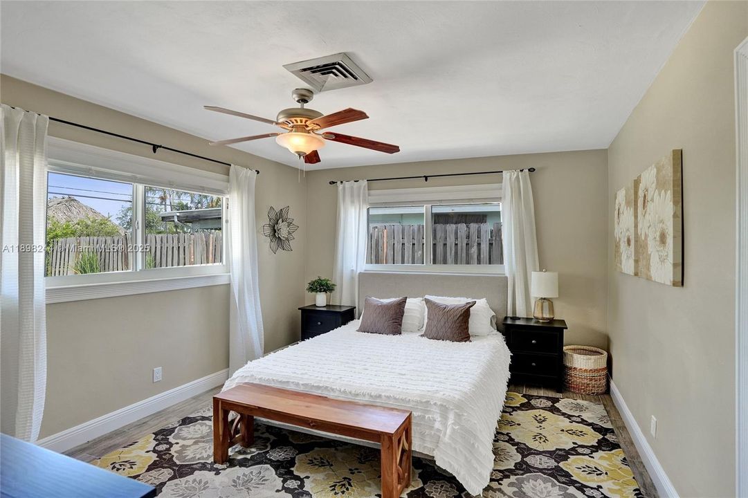 Active With Contract: $614,900 (3 beds, 2 baths, 1176 Square Feet)