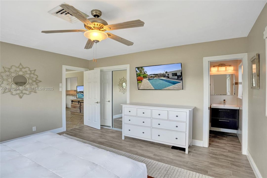 Active With Contract: $614,900 (3 beds, 2 baths, 1176 Square Feet)