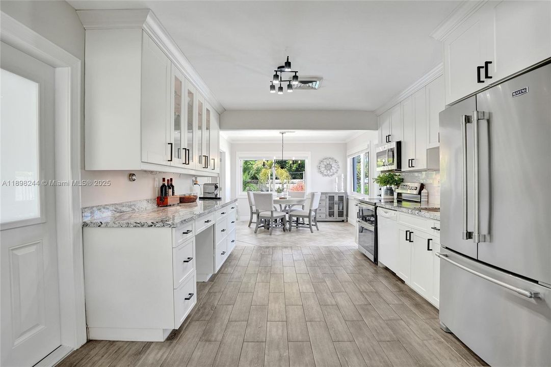 Active With Contract: $614,900 (3 beds, 2 baths, 1176 Square Feet)