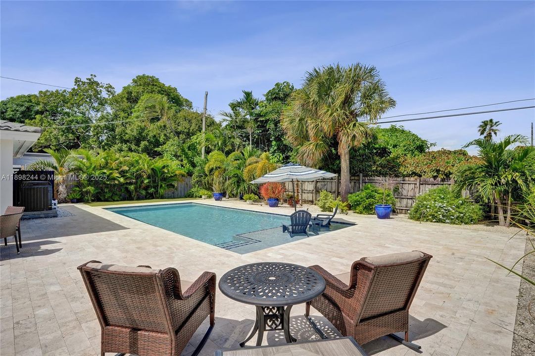 Active With Contract: $614,900 (3 beds, 2 baths, 1176 Square Feet)