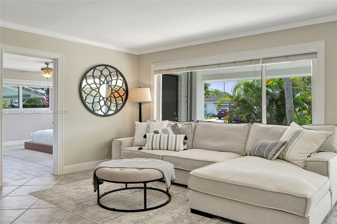 Active With Contract: $614,900 (3 beds, 2 baths, 1176 Square Feet)