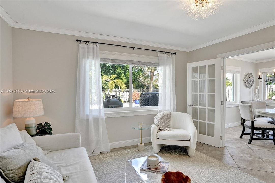 Active With Contract: $614,900 (3 beds, 2 baths, 1176 Square Feet)