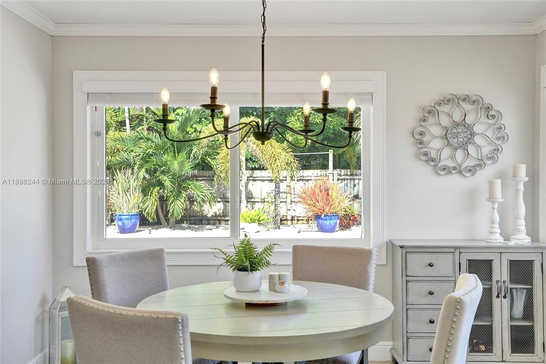 Active With Contract: $614,900 (3 beds, 2 baths, 1176 Square Feet)