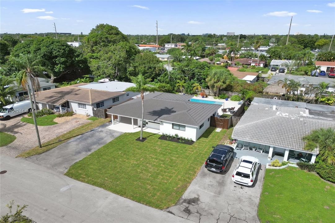 Active With Contract: $614,900 (3 beds, 2 baths, 1176 Square Feet)