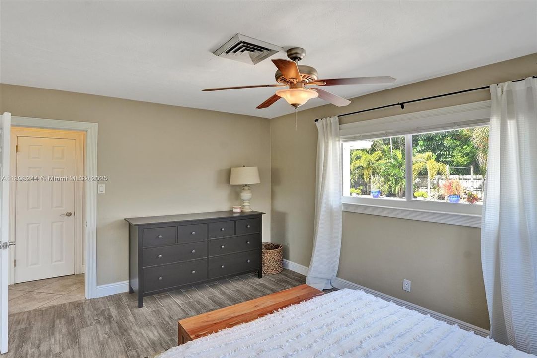 Active With Contract: $614,900 (3 beds, 2 baths, 1176 Square Feet)