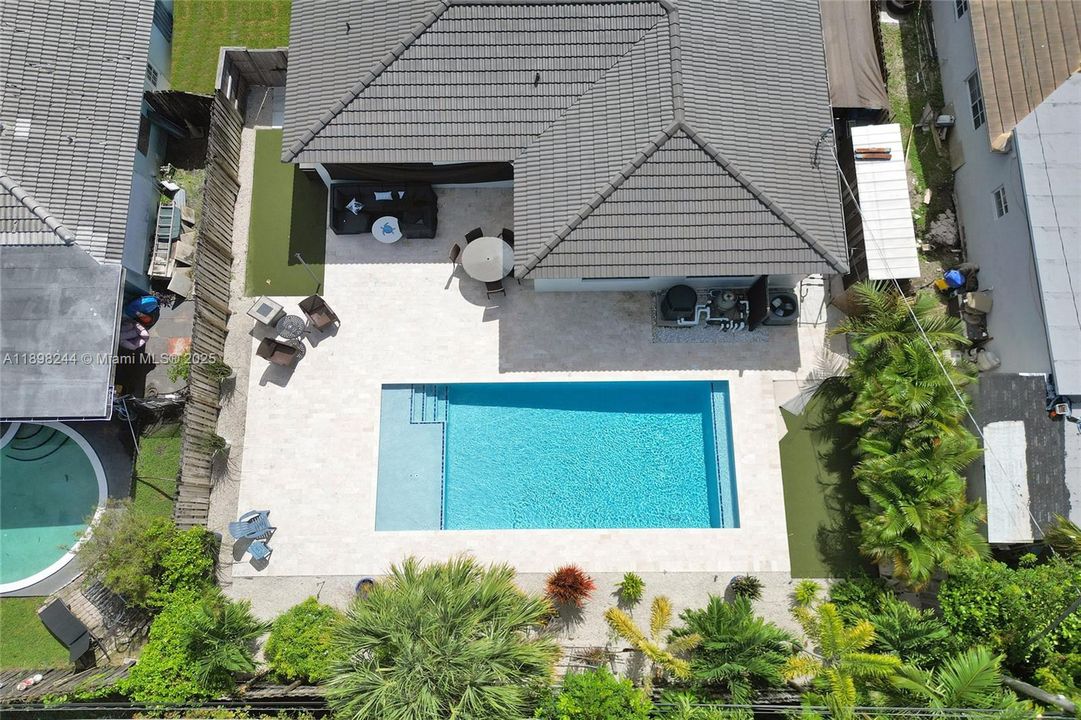 Active With Contract: $614,900 (3 beds, 2 baths, 1176 Square Feet)