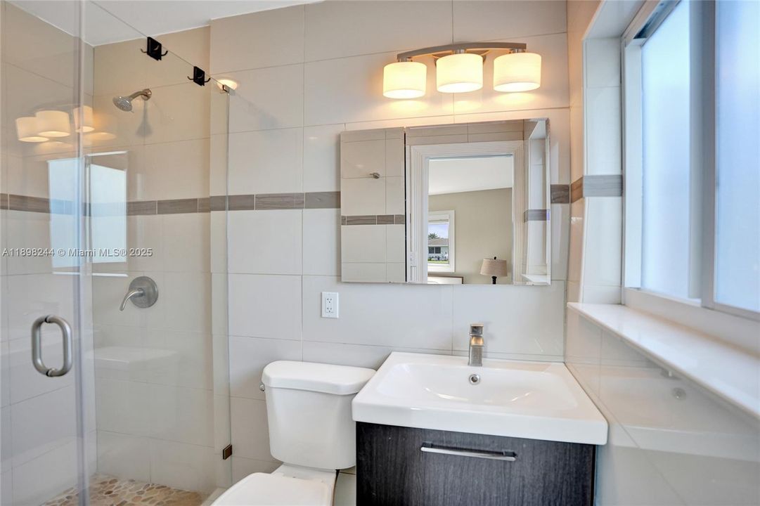 Active With Contract: $614,900 (3 beds, 2 baths, 1176 Square Feet)