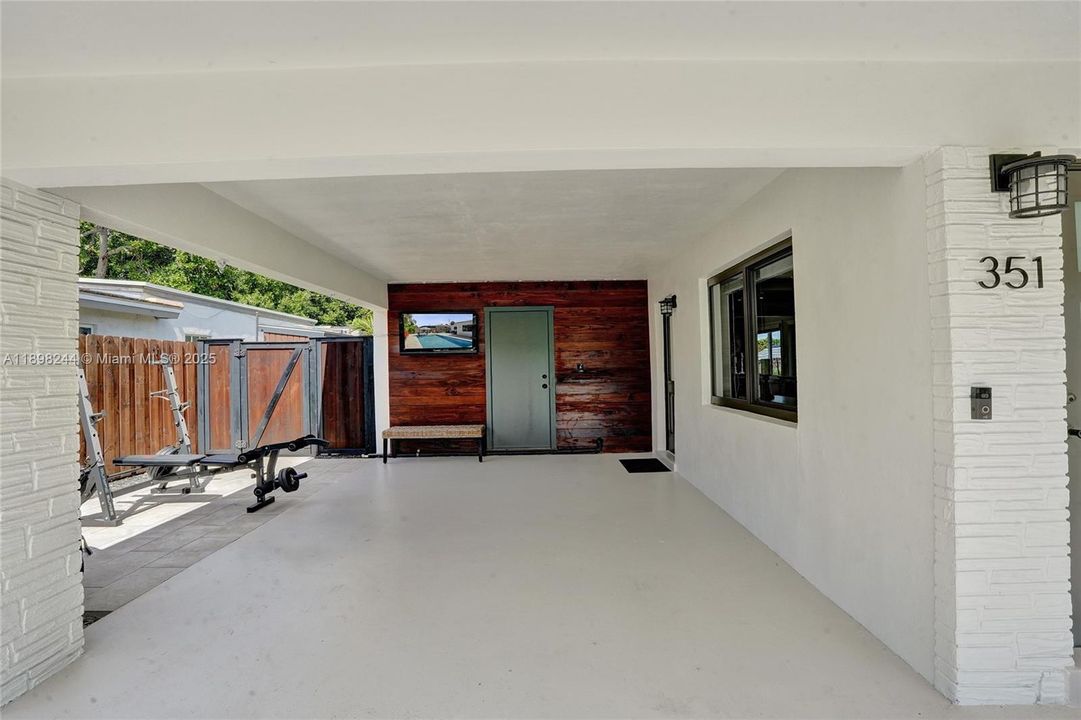 Active With Contract: $614,900 (3 beds, 2 baths, 1176 Square Feet)